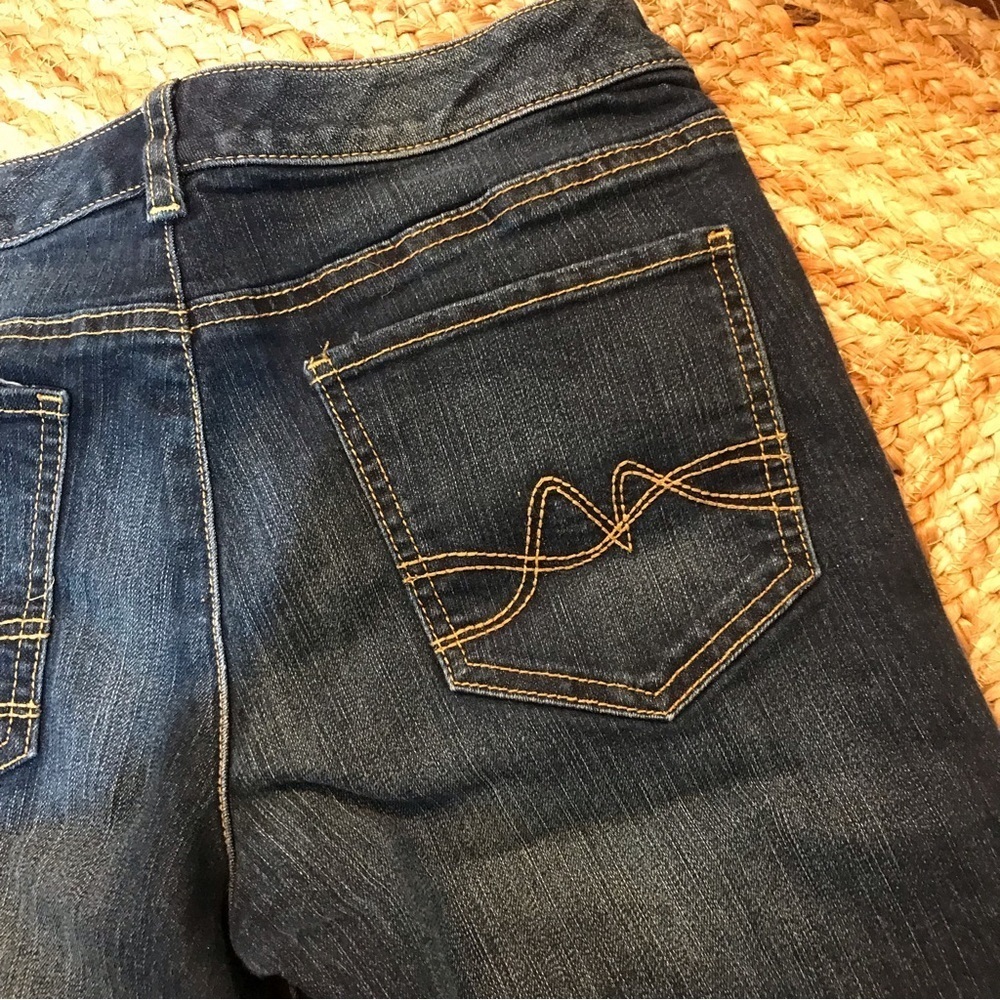 ▪️NEW YORK & COMPANY Denim Shorts - Picture 7 of 11